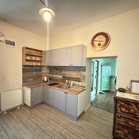 Cozyflat In The Central Арад Екстериор снимка